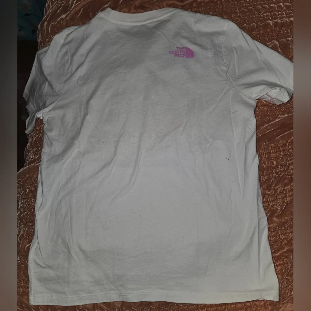 The North Face Small White T-Shirt - Picture 2 of 4